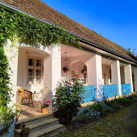 Ethno&Coffee House Tulip Bed and Breakfast Glozan Εξωτερικό φωτογραφία