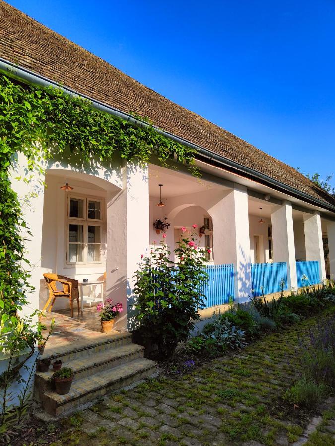 Ethno&Coffee House Tulip Bed and Breakfast Glozan Εξωτερικό φωτογραφία