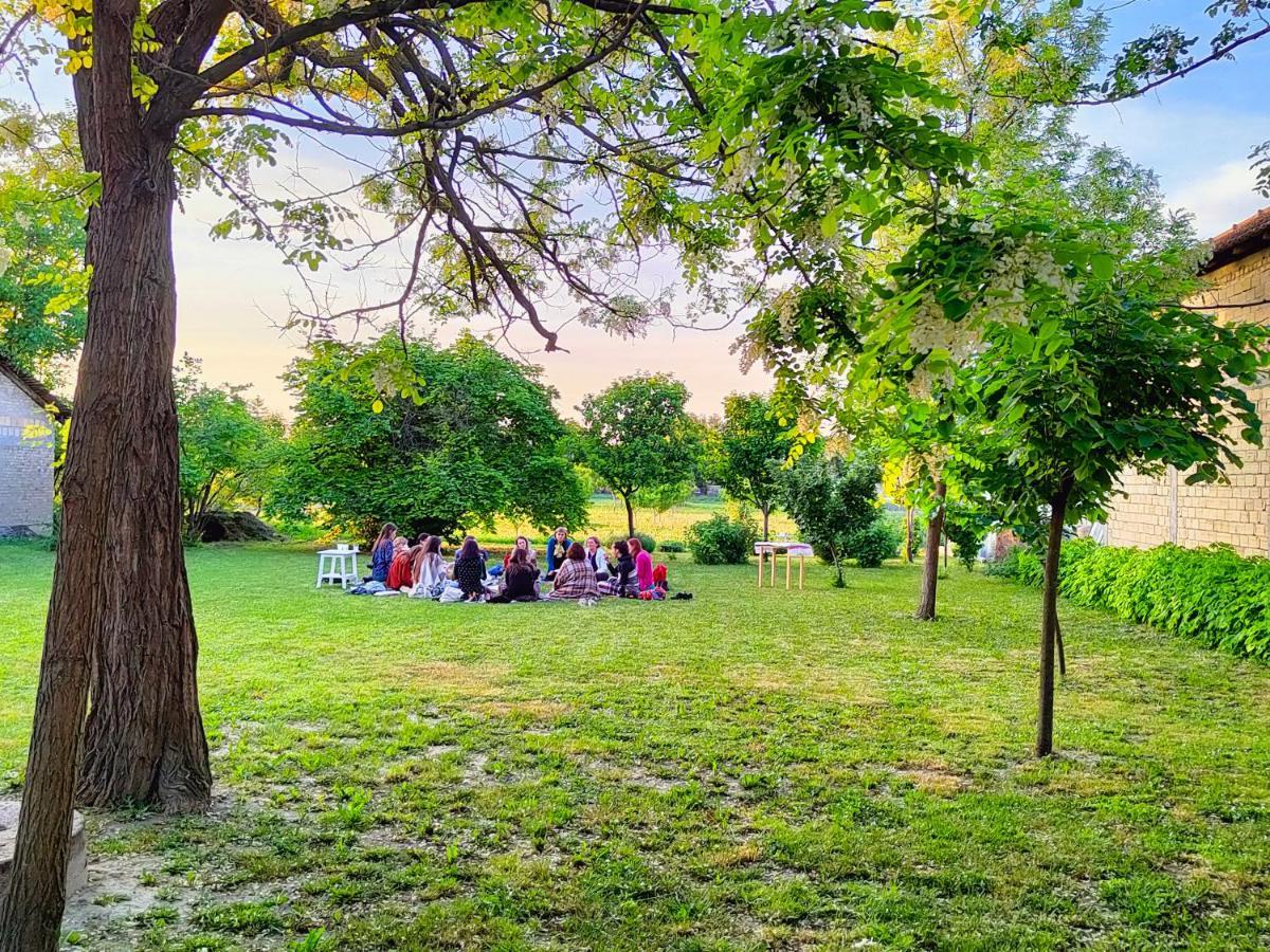 Ethno&Coffee House Tulip Bed and Breakfast Glozan Εξωτερικό φωτογραφία