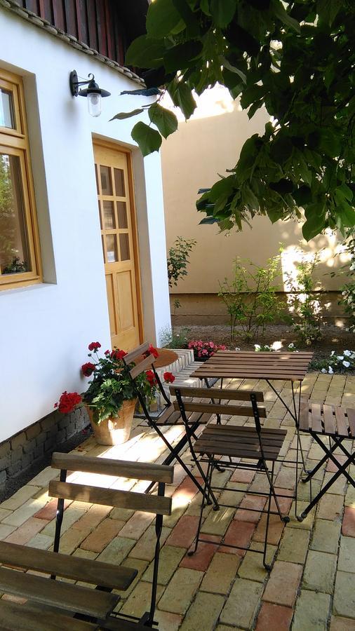 Ethno&Coffee House Tulip Bed and Breakfast Glozan Εξωτερικό φωτογραφία
