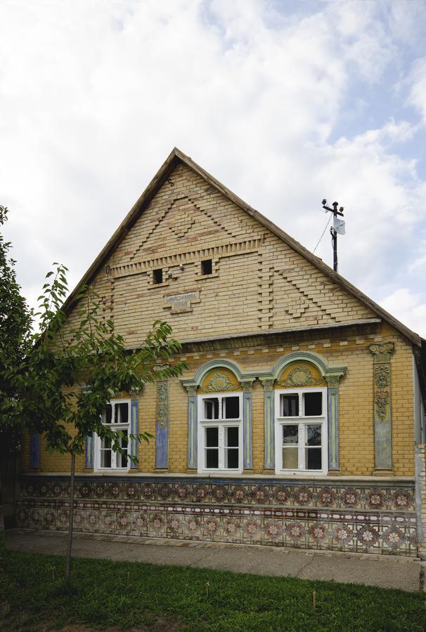 Ethno&Coffee House Tulip Bed and Breakfast Glozan Εξωτερικό φωτογραφία